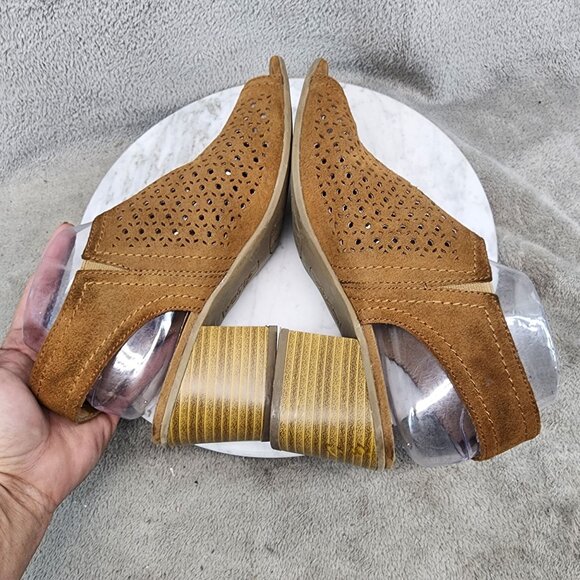 Vintage 7 Eight Womens Size 8 Lenora Brown Perforated Suede Heeled Sandals *GUC* - Picture 7 of 13
